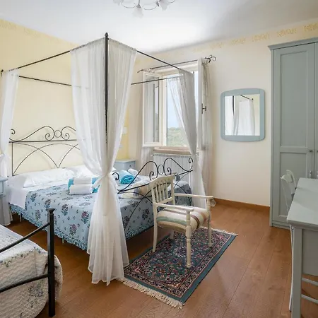 Flora House 2 Apartmán