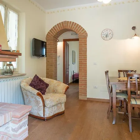 Flora House 2 *